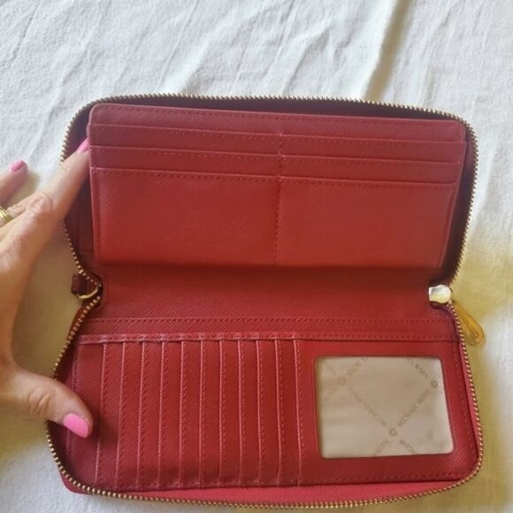 Michael Kors Red Zip‎ Wallet - Picture 6 of 10
